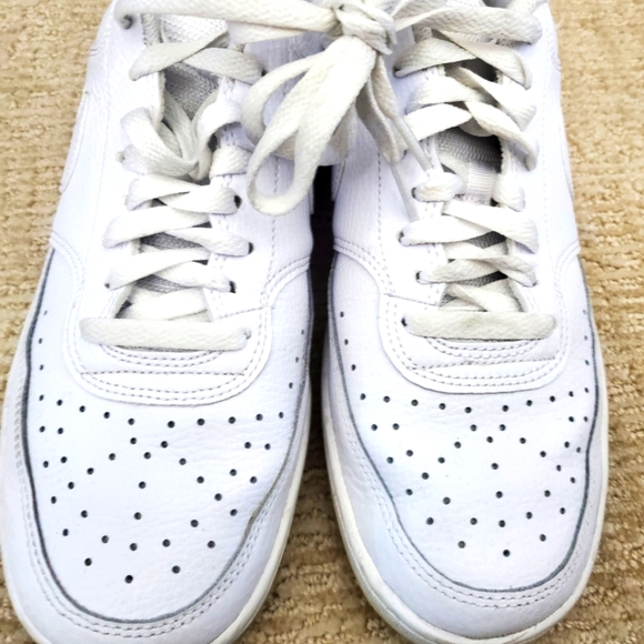 Nike Sneaker - Picture 2 of 6